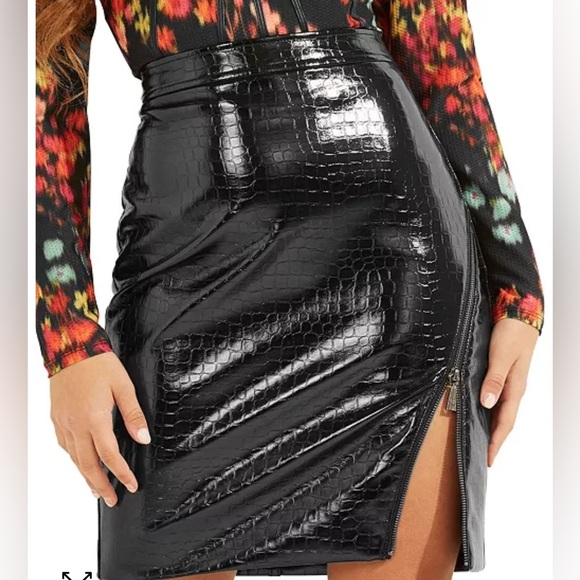 Guess Maleka Mini Croc-Embossed Faux-Leather Skirt. Size Large.  Lined. Black - Picture 1 of 16